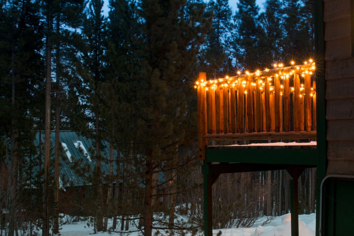 Quiet and cosy at night in the cabin